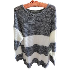 Women's Gray & White Striped Loose Knit Crew Neck Poly/Cotton Sweater Size Large